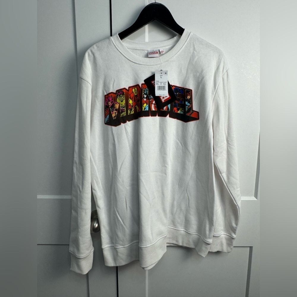 Marvel NWT Sweatshirt Unisex Size Large White Capt America Hulk MSRP $22 Comics